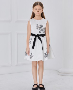 白色缎面黑色花朵刺绣短连衣裙公主裙